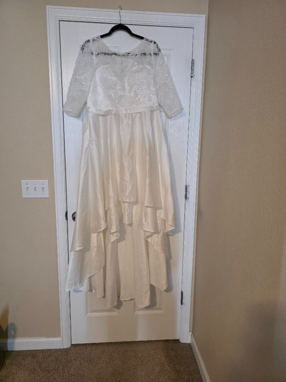 JJ's House Ivory Wedding Dress